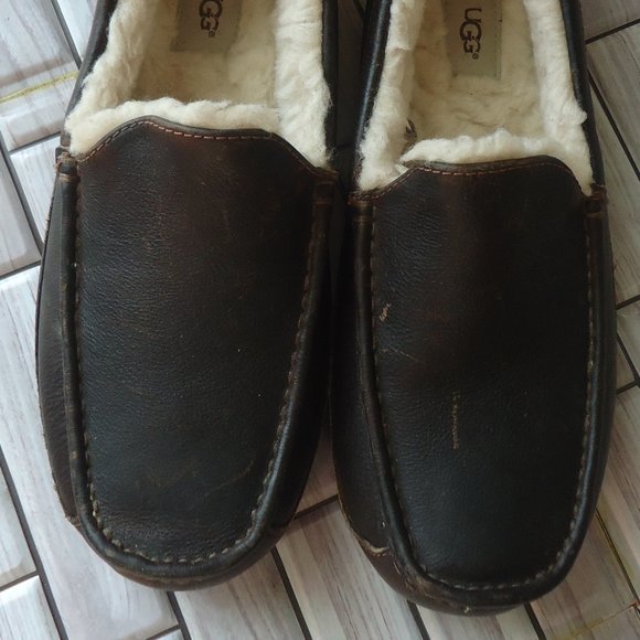 SIZE 11. UGG shearling lined leather slippers/loafers. main image 11